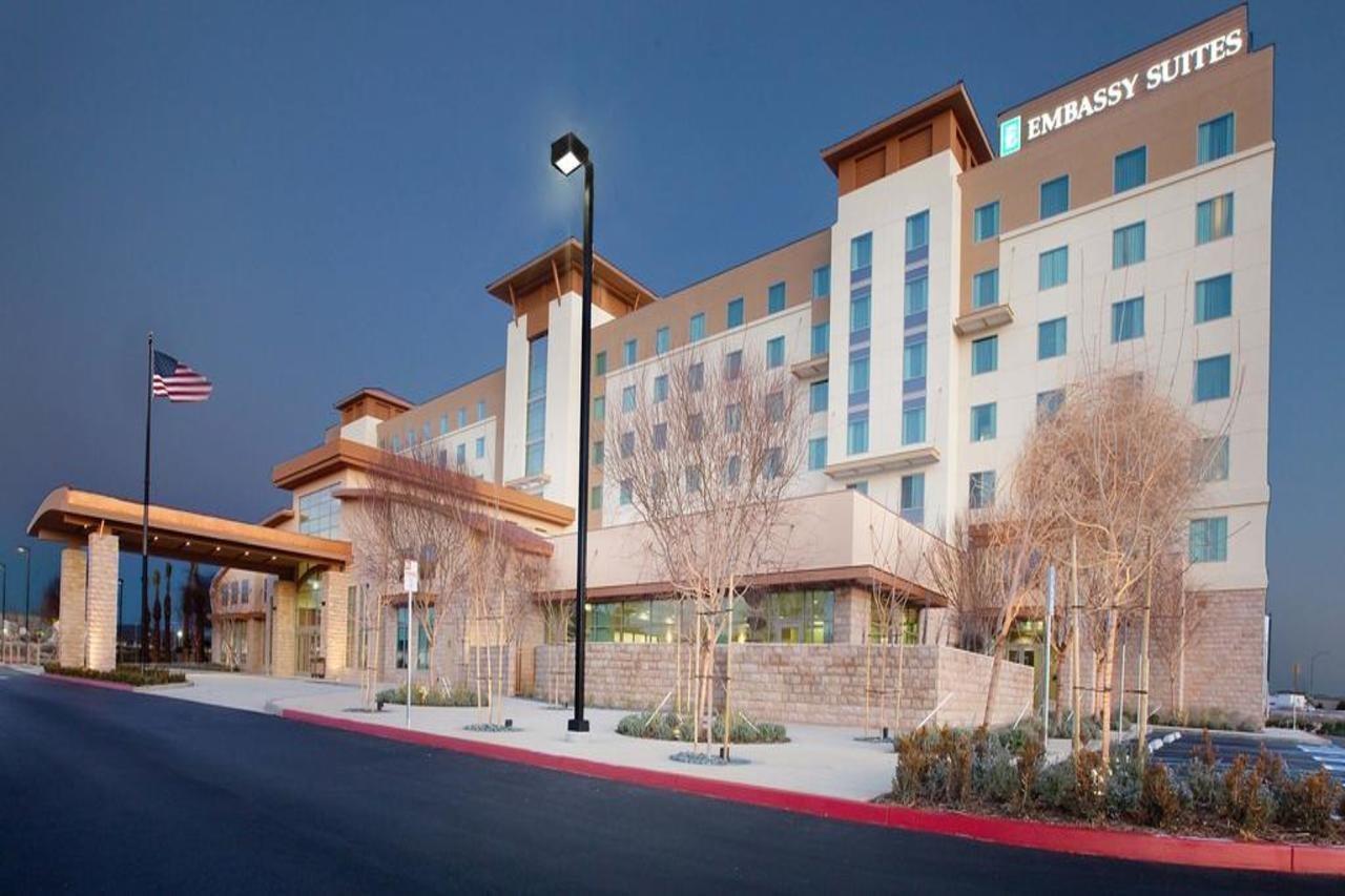 Embassy Suites Palmdale Exterior photo